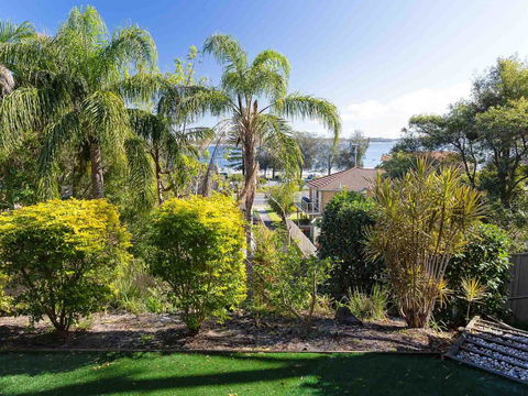 Aislinn' 3/273 Corrie Parade - Air Con, Water Views, BBQ - E Caravan Parks 3