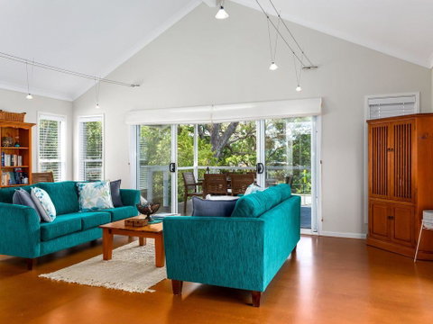 Akarana Beach House :: Jervis Bay Rentals - E Caravan Parks 2