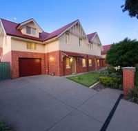 Albury Suites - Schubach Street - E Caravan Parks