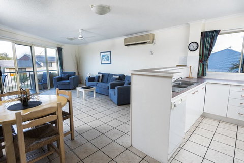 Alexander Beachfront Apartments - E Caravan Parks 3