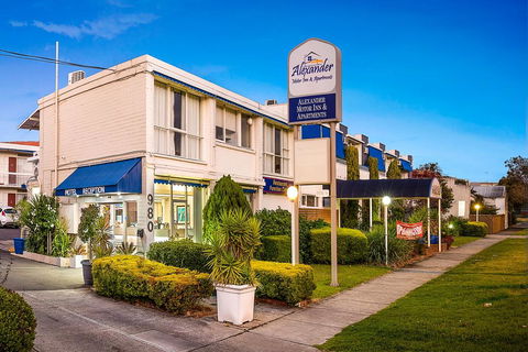 Alexander Motor Inn And Apartments - E Caravan Parks 0