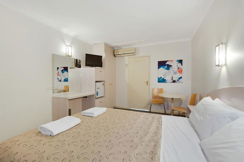 Alexander Motor Inn And Apartments - E Caravan Parks 3