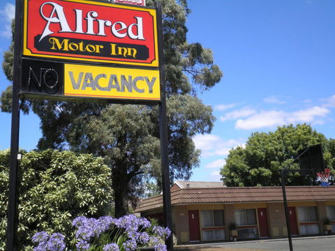 Alfred Motor Inn - E Caravan Parks 0