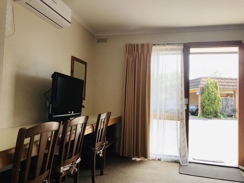 Alfred Motor Inn - E Caravan Parks 2