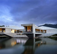 Alkira Award Winning Luxury Beachfront Rainforest Holiday House - E Caravan Parks