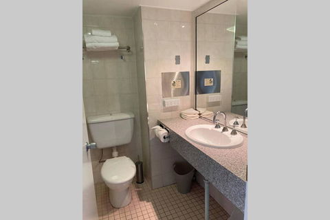 All In 500 Aud Weekly Beachfront The STRAND Studio Apartment - E Caravan Parks 2