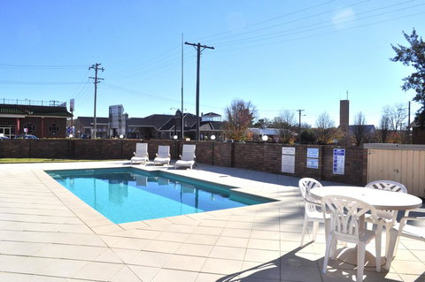 All Travellers Motor Inn - E Caravan Parks 1