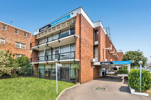 Alloggio Tudor Hamilton - E Caravan Parks 0
