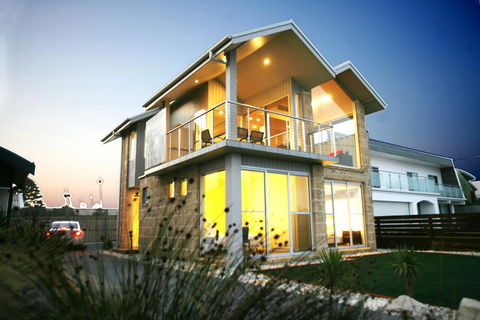 Aloha Beachfront Port Fairy - E Caravan Parks 0