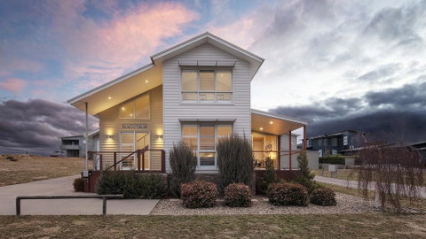 Alpine Snow Angels Retreat Luxurious Snowy Mountains Living - E Caravan Parks 0