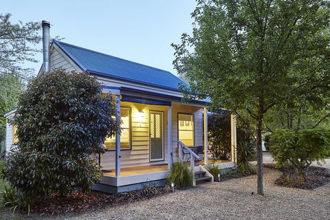 Alpine Valley Cottages - E Caravan Parks 0