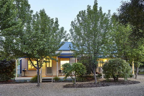 Alpine Valley Cottages - E Caravan Parks 2