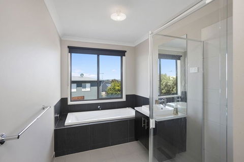 Alyxia Escape 15 - E Caravan Parks 2