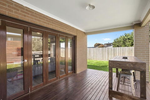 Alyxia Escape 15 - E Caravan Parks 0