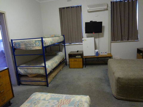 Amaroo Hotel Dubbo - E Caravan Parks 2