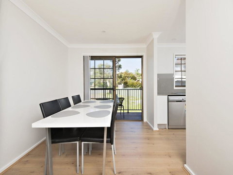 Amaroo Retreat @ Fingal Bay - E Caravan Parks 1