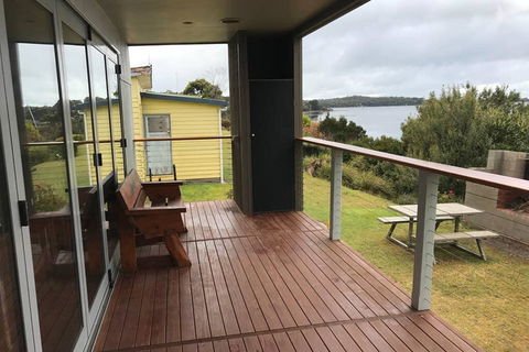 Amazing Ansons Bay Absolute Waterfront Beach House - E Caravan Parks 1
