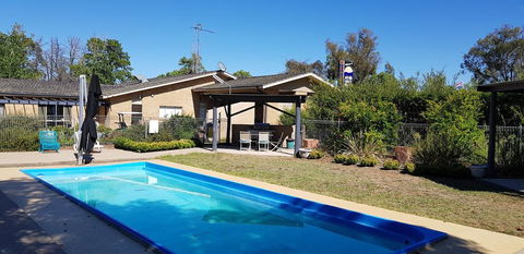 Amber Court Motor Inn - E Caravan Parks 2