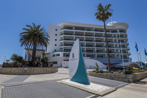AN OCEAN,BEACH And POOL VIEW APARTMENT - Apt 210 SEASHELLS RESORT - E Caravan Parks 2
