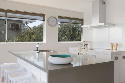 Anchor Beachfront Retreat - E Caravan Parks 2