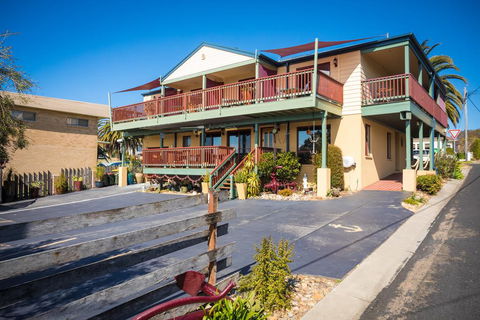 Anchors Aweigh - E Caravan Parks 0