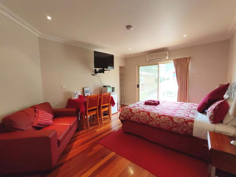 Angela's Beach Stays - E Caravan Parks 0