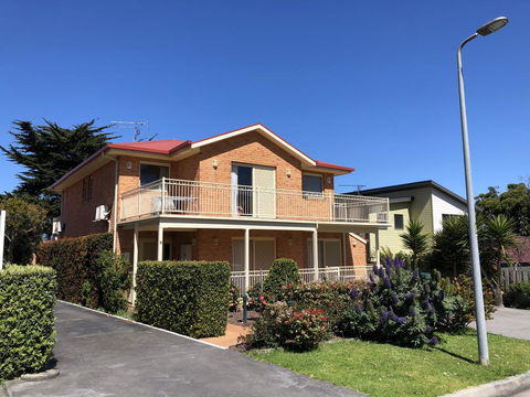 Angela's Beach Stays - E Caravan Parks 1