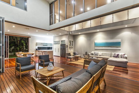 Angourie Beach House @ Corporate Boardies - E Caravan Parks 2