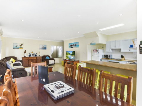 Anne's Beach Getaway - E Caravan Parks 1