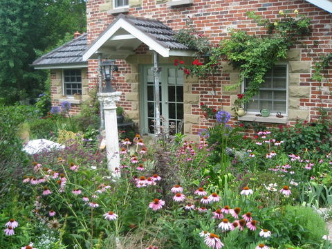 Annie's Cottage - E Caravan Parks 1