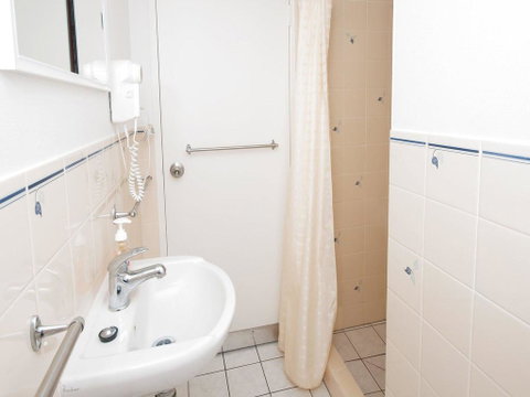 Apartment 3 - Providence - E Caravan Parks 1