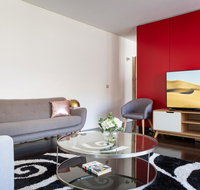 Apartment with Balcony and Parking near Racecourse - E Caravan Parks