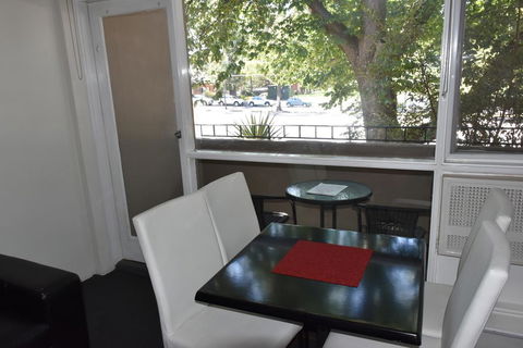 Apartments On Flemington - E Caravan Parks 3