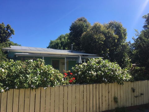 Apollo Bay Backpackers - E Caravan Parks 0