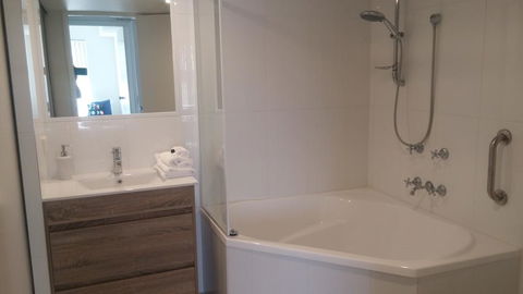 Apollo Luxury Apartments - E Caravan Parks 1
