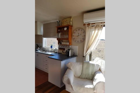 Appin Homestay Country Cabin - E Caravan Parks 3