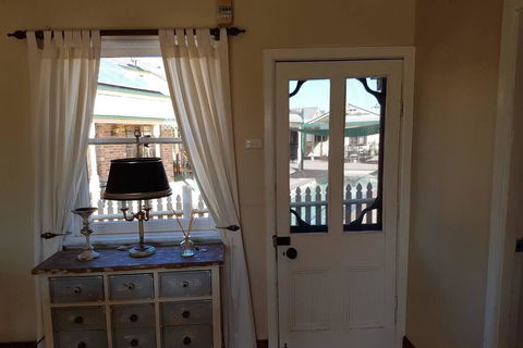 Appin Homestay Country Cabin - E Caravan Parks 1