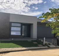 Apple House Tarneit North - E Caravan Parks