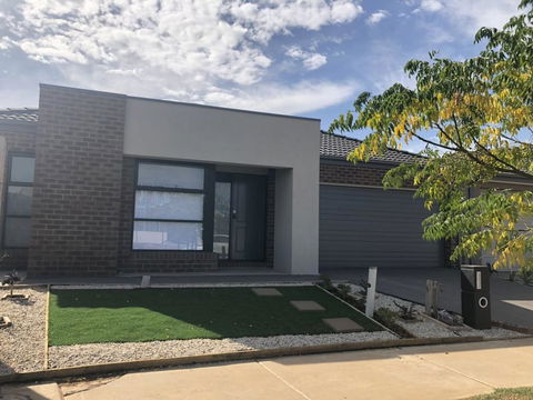 Apple House Tarneit North - E Caravan Parks 0