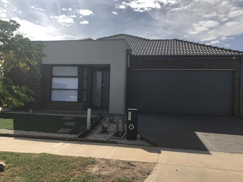 Apple House Tarneit North - E Caravan Parks 2