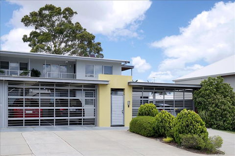 Applecross Riverside Apt - E Caravan Parks 1