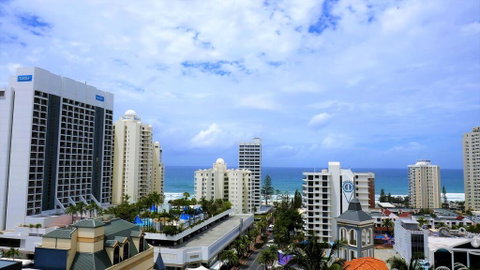APR Renaissance Private Apartments - E Caravan Parks 2