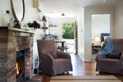 Argus Hill Cottage - E Caravan Parks 3