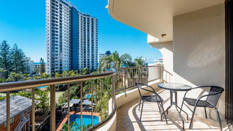 Aristocrat Apartments - E Caravan Parks 1