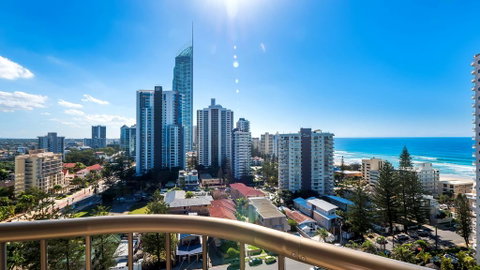 Aristocrat Apartments - E Caravan Parks 0