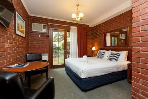 Armour Motor Inn - E Caravan Parks 3