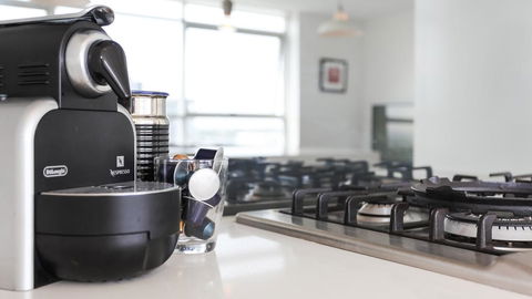 Art Deco In The Cul-de-Sac - Spacious Executive 1BR Potts Point Apartment In Quiet Cul-de-Sac - E Caravan Parks 1