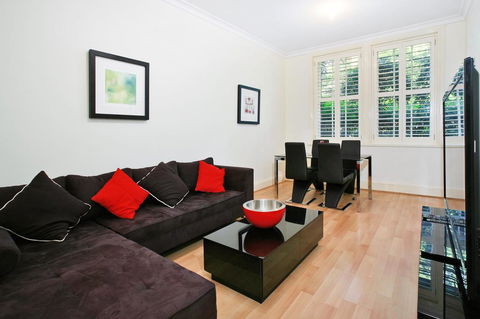 Art Deco In The Cul-de-Sac - Spacious Executive 1BR Potts Point Apartment In Quiet Cul-de-Sac - E Caravan Parks 0
