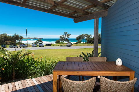 ArtHOUSE Beachfront Accommodation - E Caravan Parks 0
