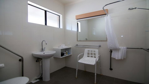 Ashleigh Court Motor Inn - E Caravan Parks 2